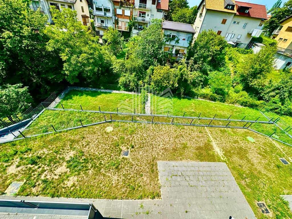 Condominium in Zagreb, Zagreb, Grad 11998308