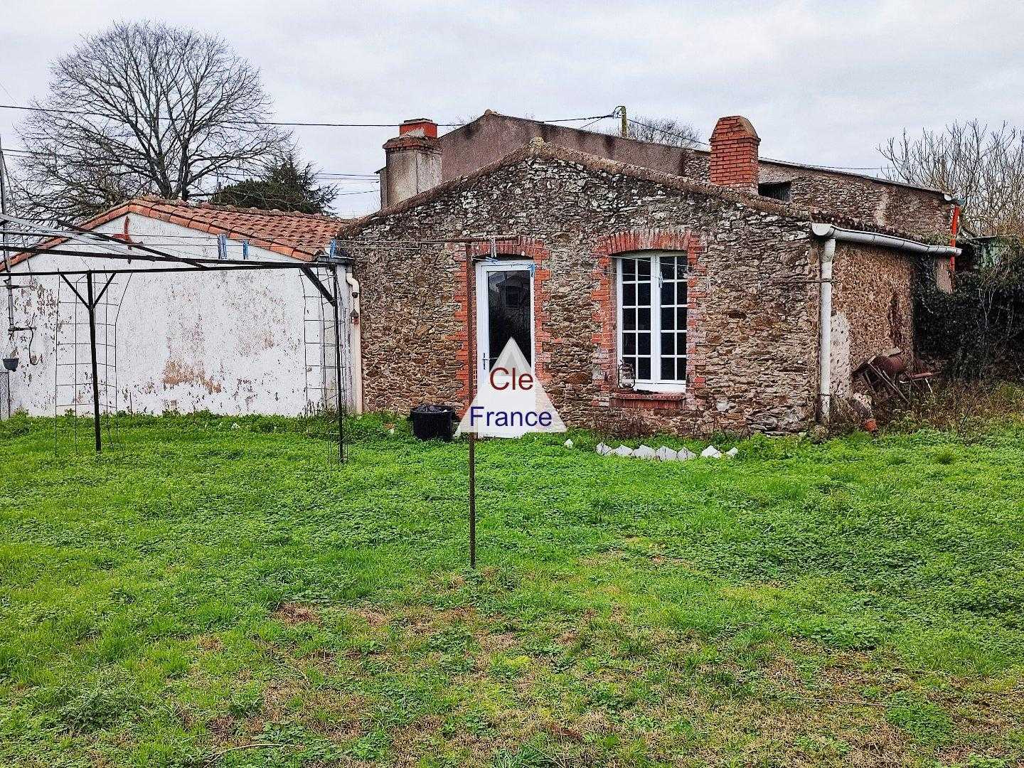 Будинок в Le Landreau, Pays de la Loire 11998423