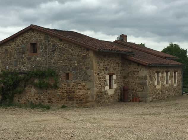 Condominium in Lessac, Nouvelle-Aquitaine 11998461
