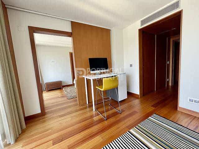 Condominium in Porto, Porto District 11998468