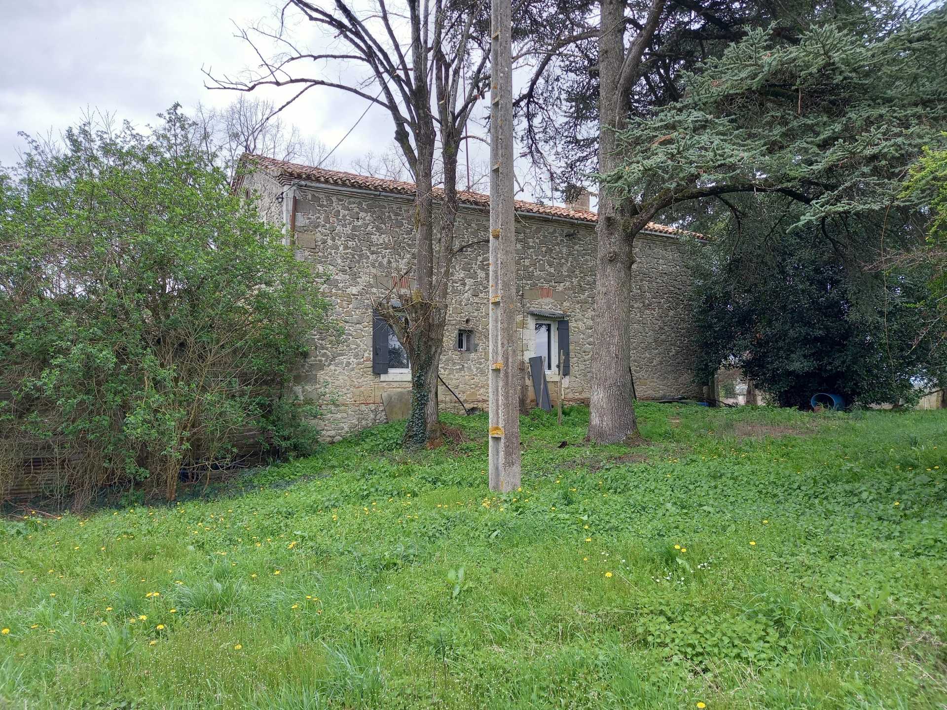 House in Monbahus, Nouvelle-Aquitaine 11998613