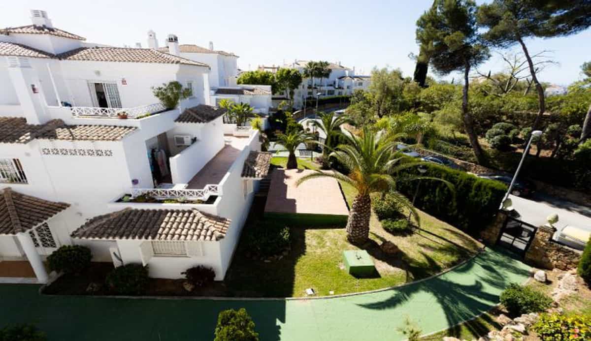 Condominium in Ojen, Andalusia 11998783