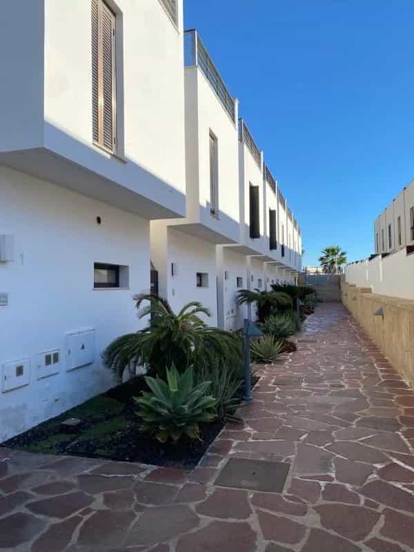 Multiple Houses in El Médano, Santa Cruz de Tenerife 11999730
