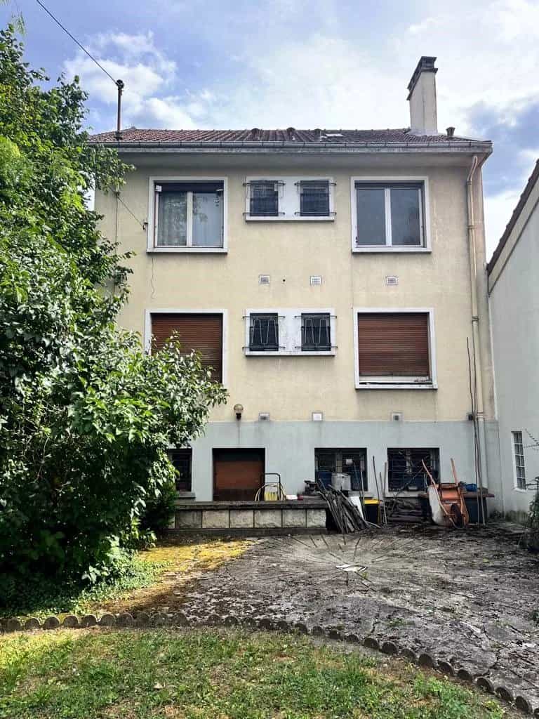 House in Montreuil, Seine-Saint-Denis 11999773