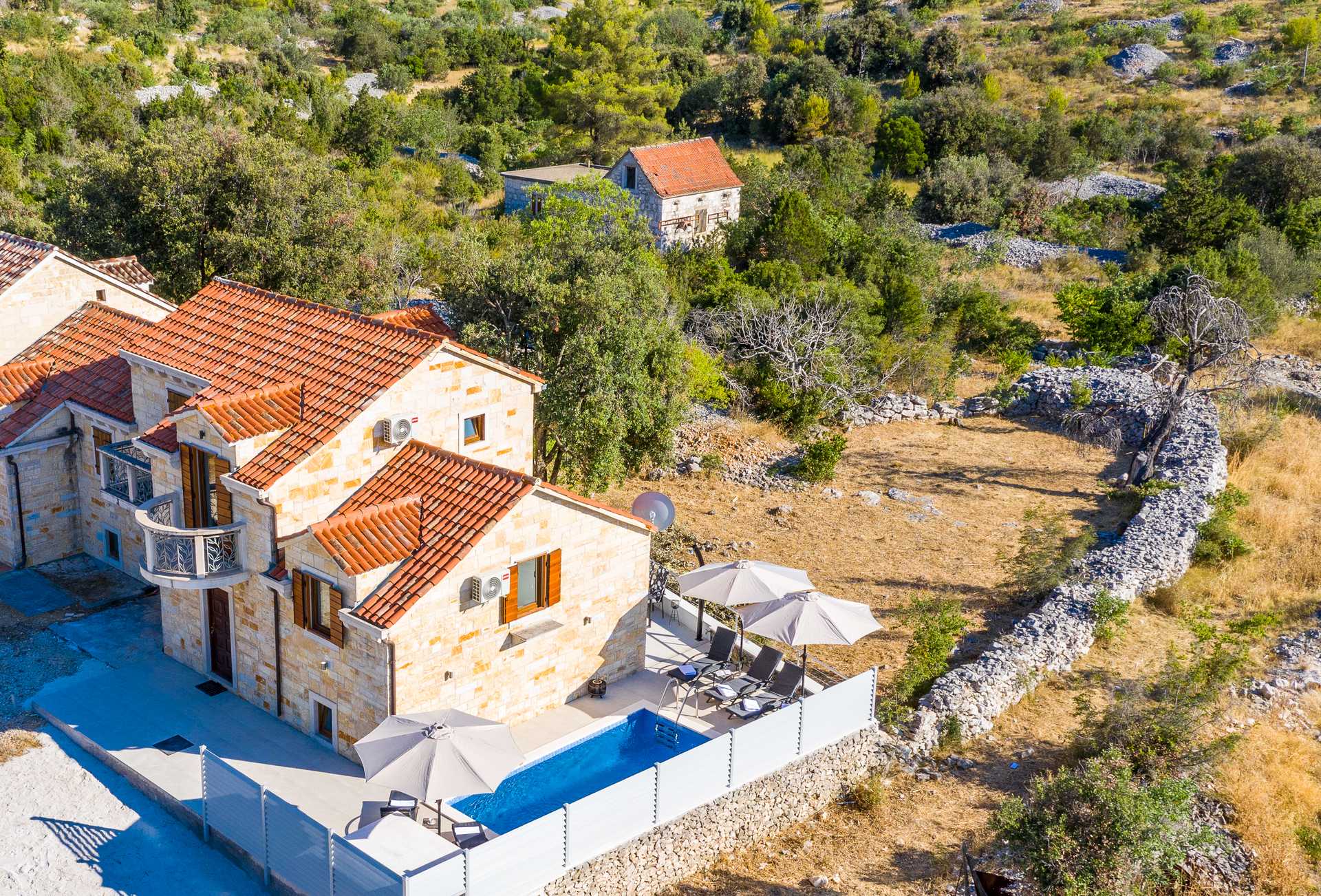 Dom w , Split-Dalmatia County 12000037