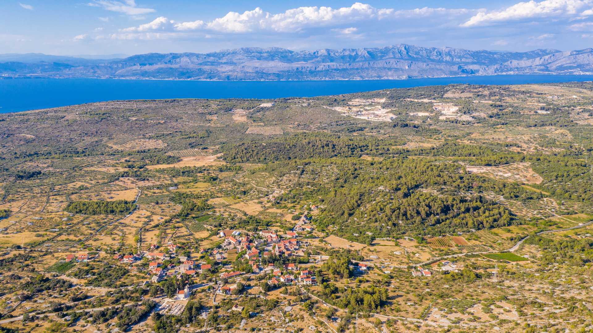 Dom w , Split-Dalmatia County 12000037