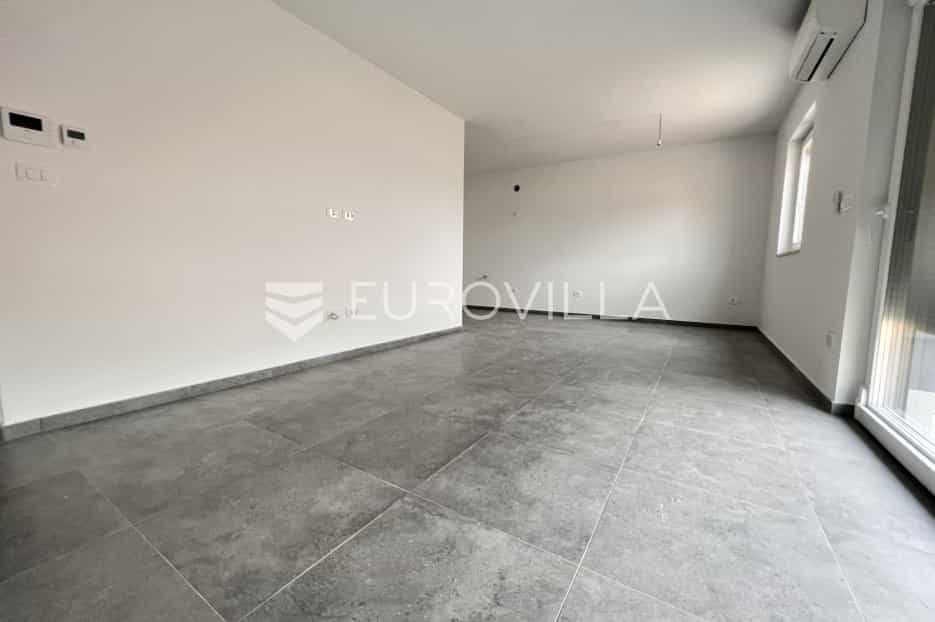 Condominium in Pula, Istarska Zupanija 12000124