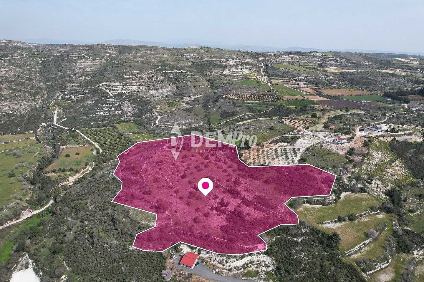Tanah dalam Anavargos, Pafos 12000199