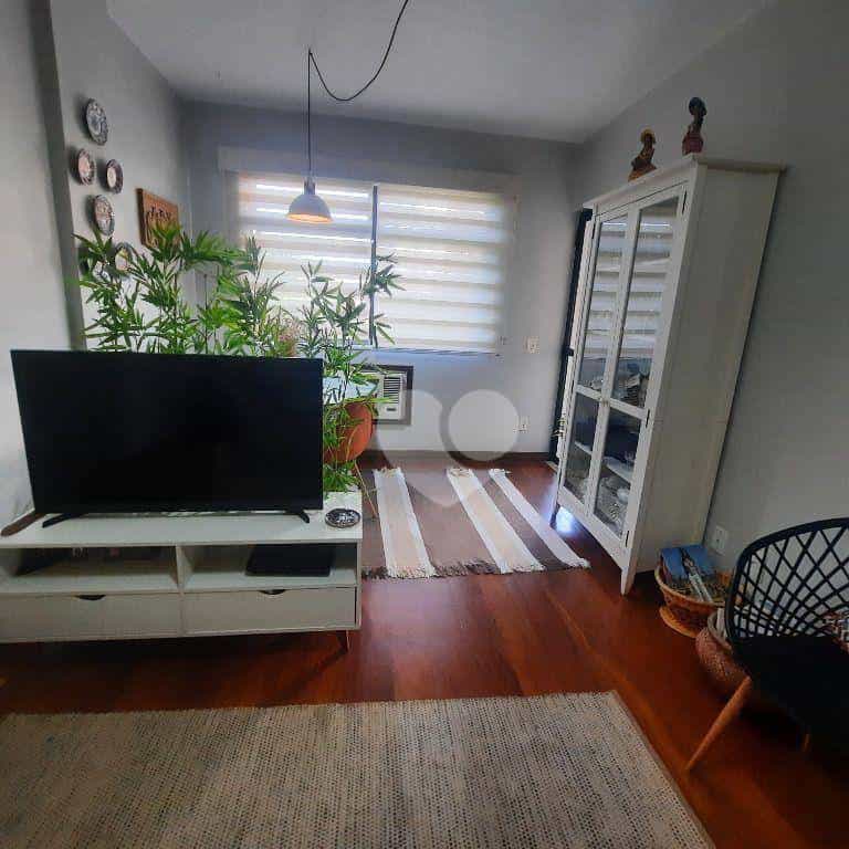 Condominium in Tijuca, Rio de Janeiro 12001800