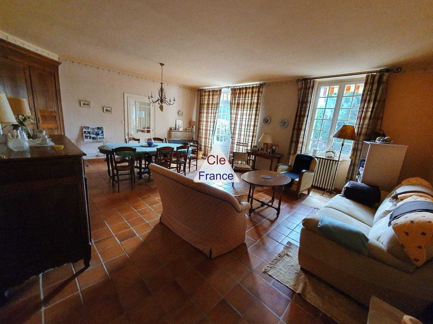 Rumah di Chazelles, Nouvelle-Aquitaine 12002059
