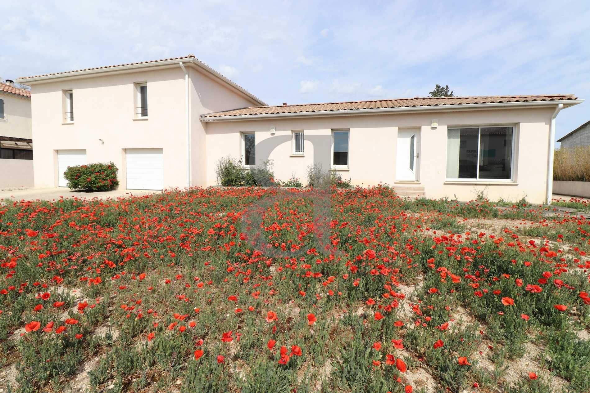 House in Saint-Remy-de-Provence, Provence-Alpes-Cote d'Azur 12002083