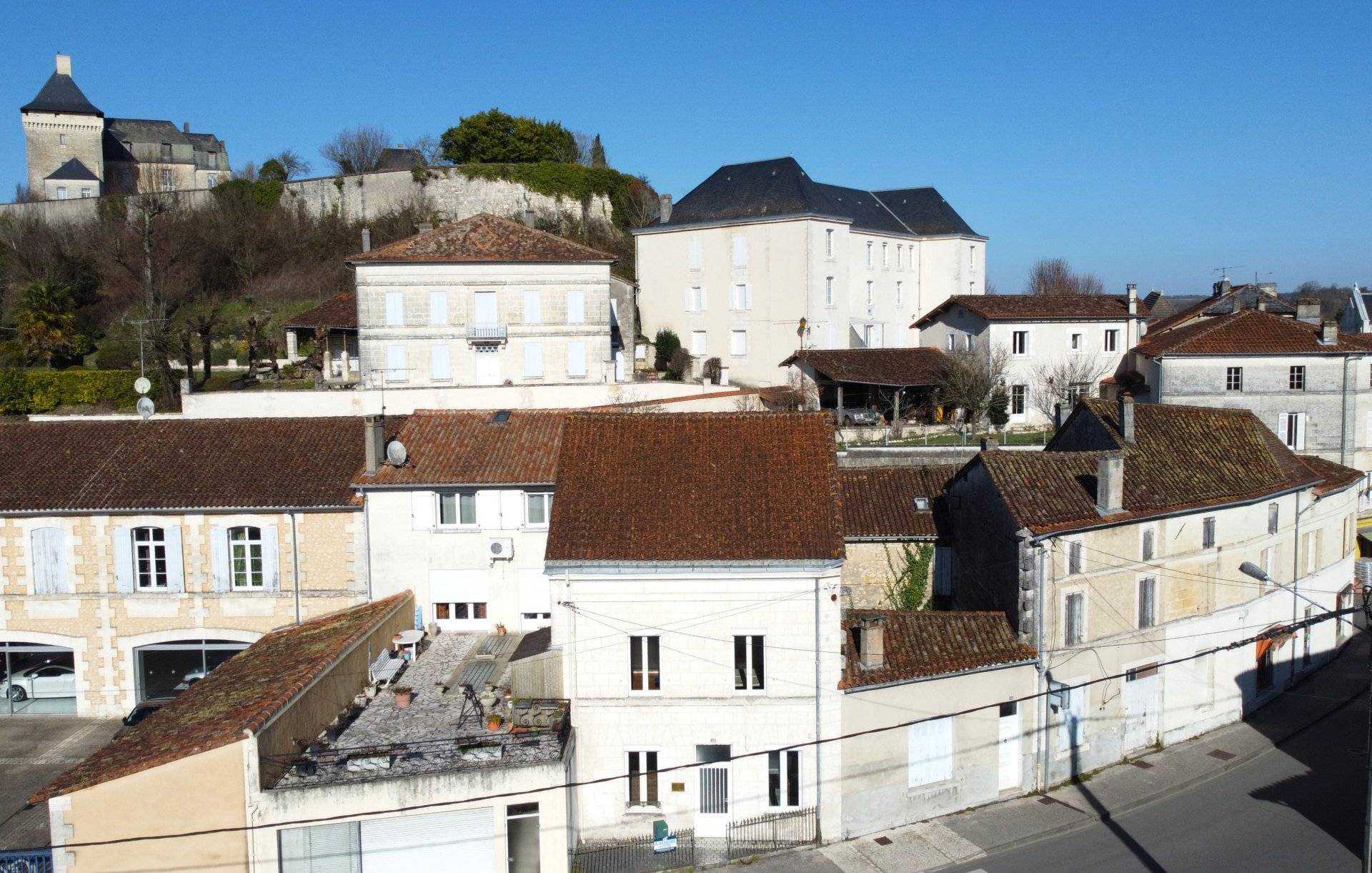 Hus i Chalais, Nouvelle-Aquitaine 12002193