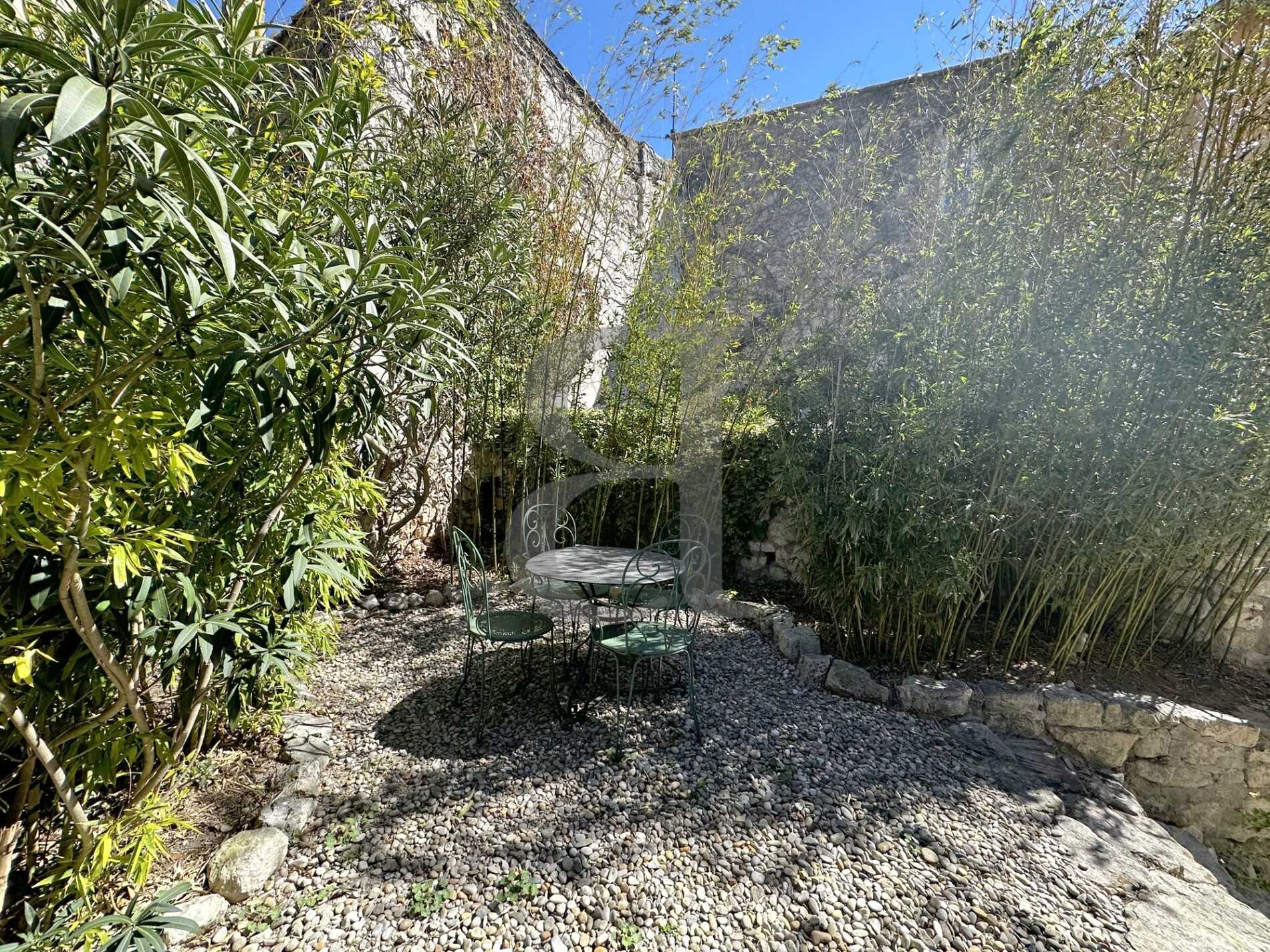 Huis in L'Isle-sur-la-Sorgue, Provence-Alpes-Côte d'Azur 12002196