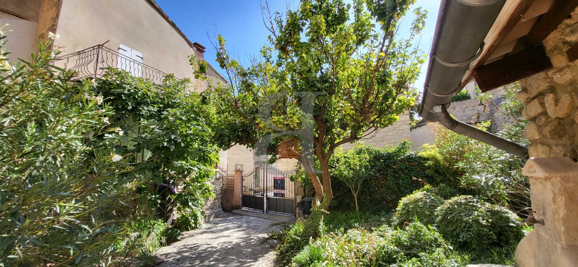 House in Vaison-la-Romaine, Provence-Alpes-Cote d'Azur 12002220