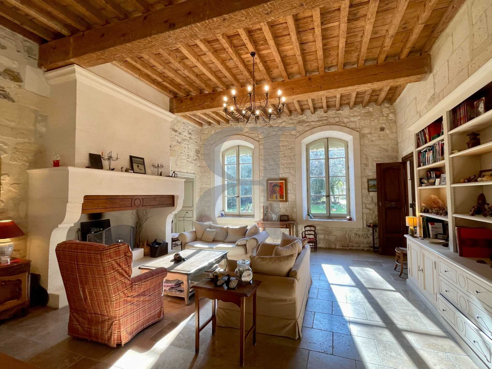 房子 在 Arles, Provence-Alpes-Côte d'Azur 12002223