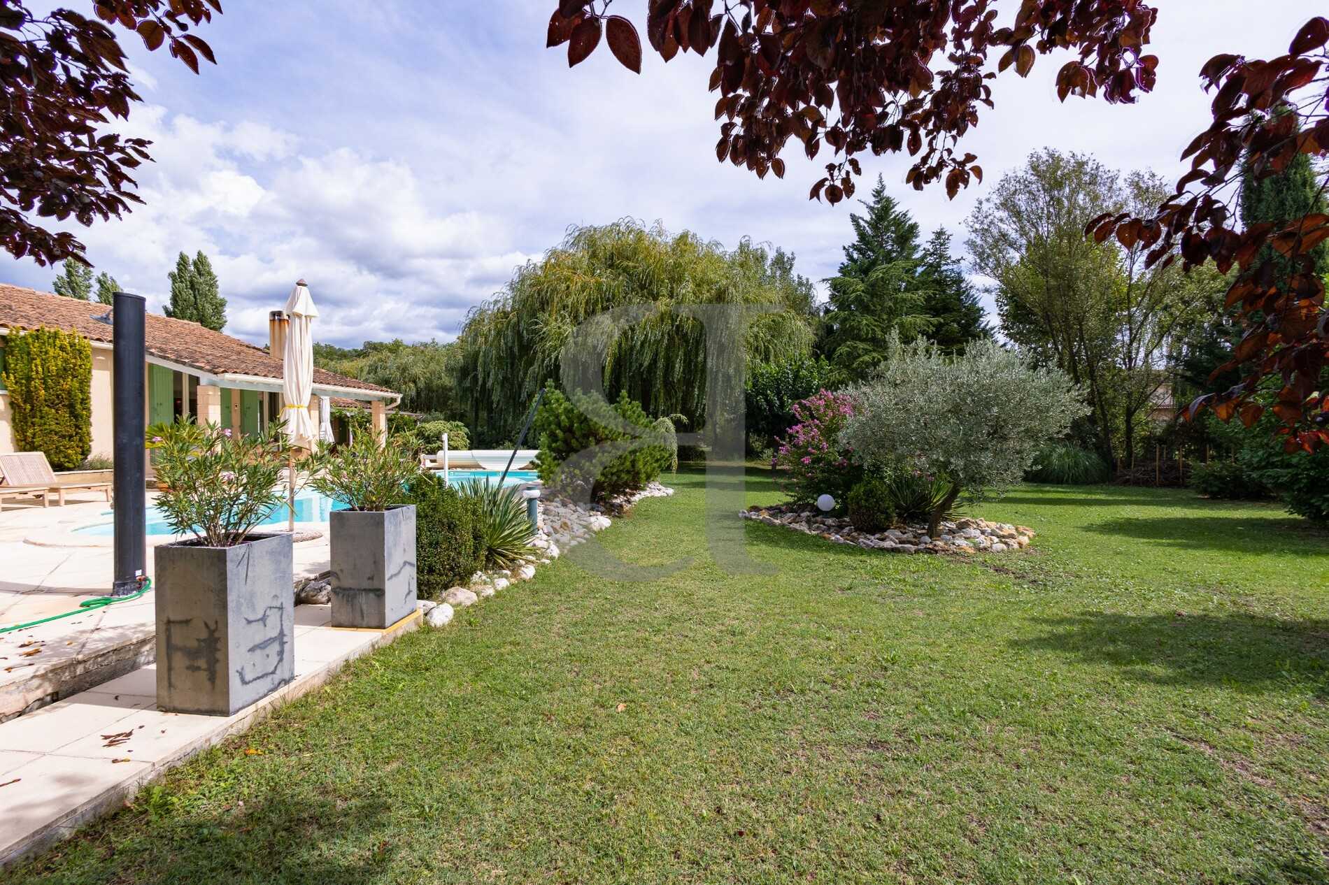 Dom w Mormoiron, Provence-Alpes-Cote d'Azur 12002300