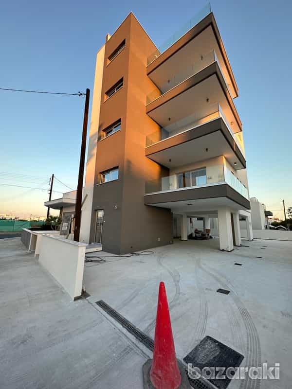 公寓 在 加藤·波萊米迪亞, 萊梅索斯 12002637