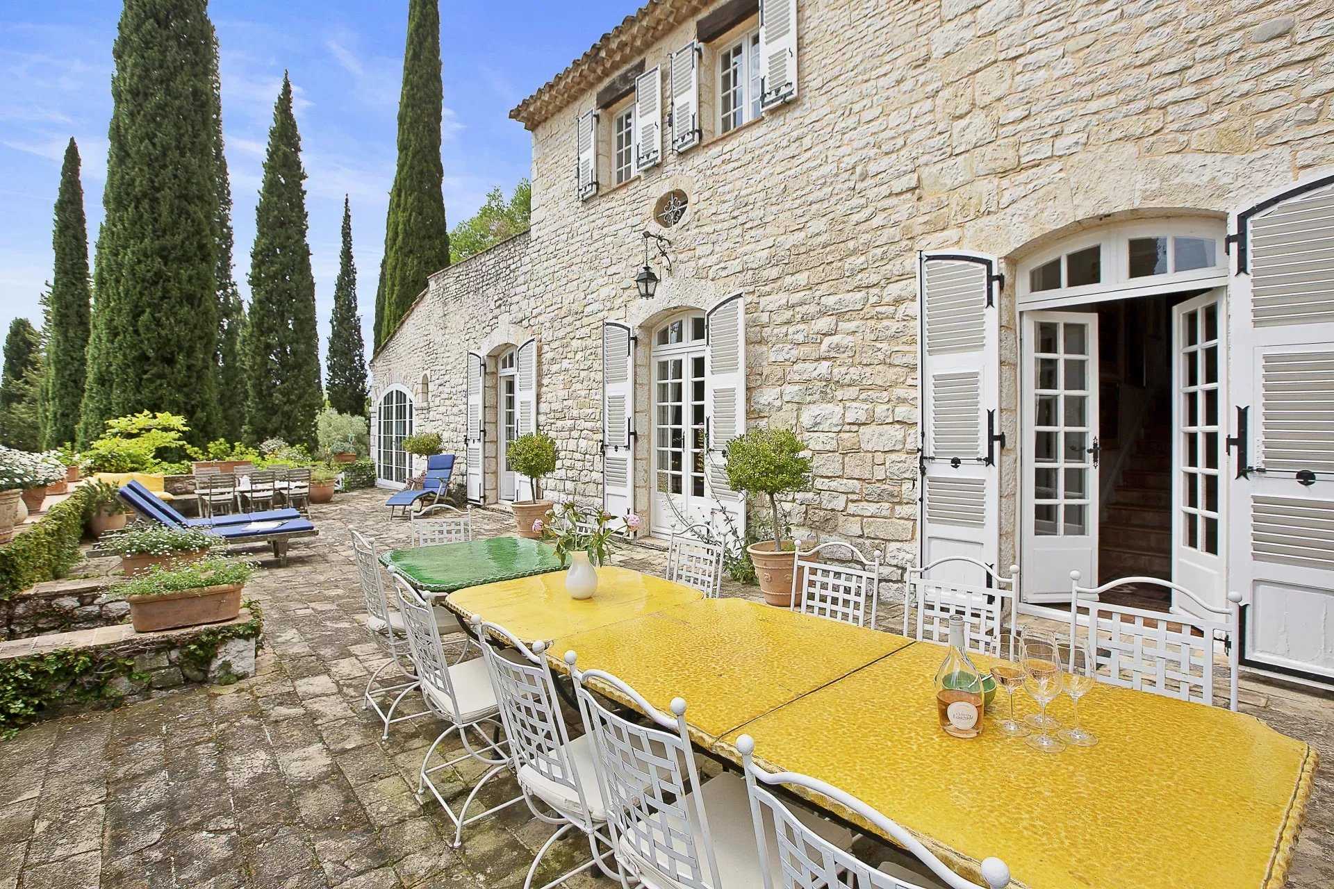 房子 在 Tourrettes-sur-Loup, Provence-Alpes-Cote d'Azur 12003152