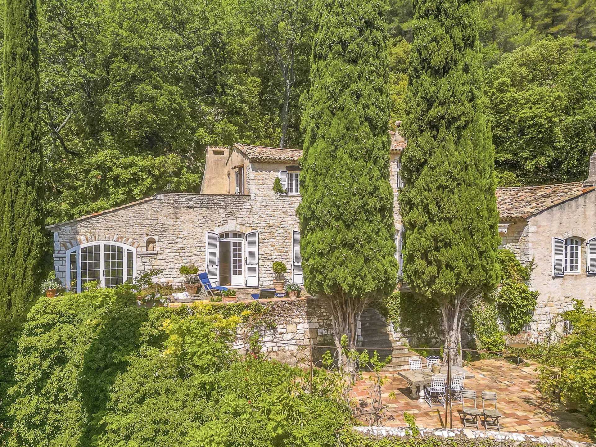 Casa nel Tourrettes-sur-Loup, Alpes-Maritimes 12003152