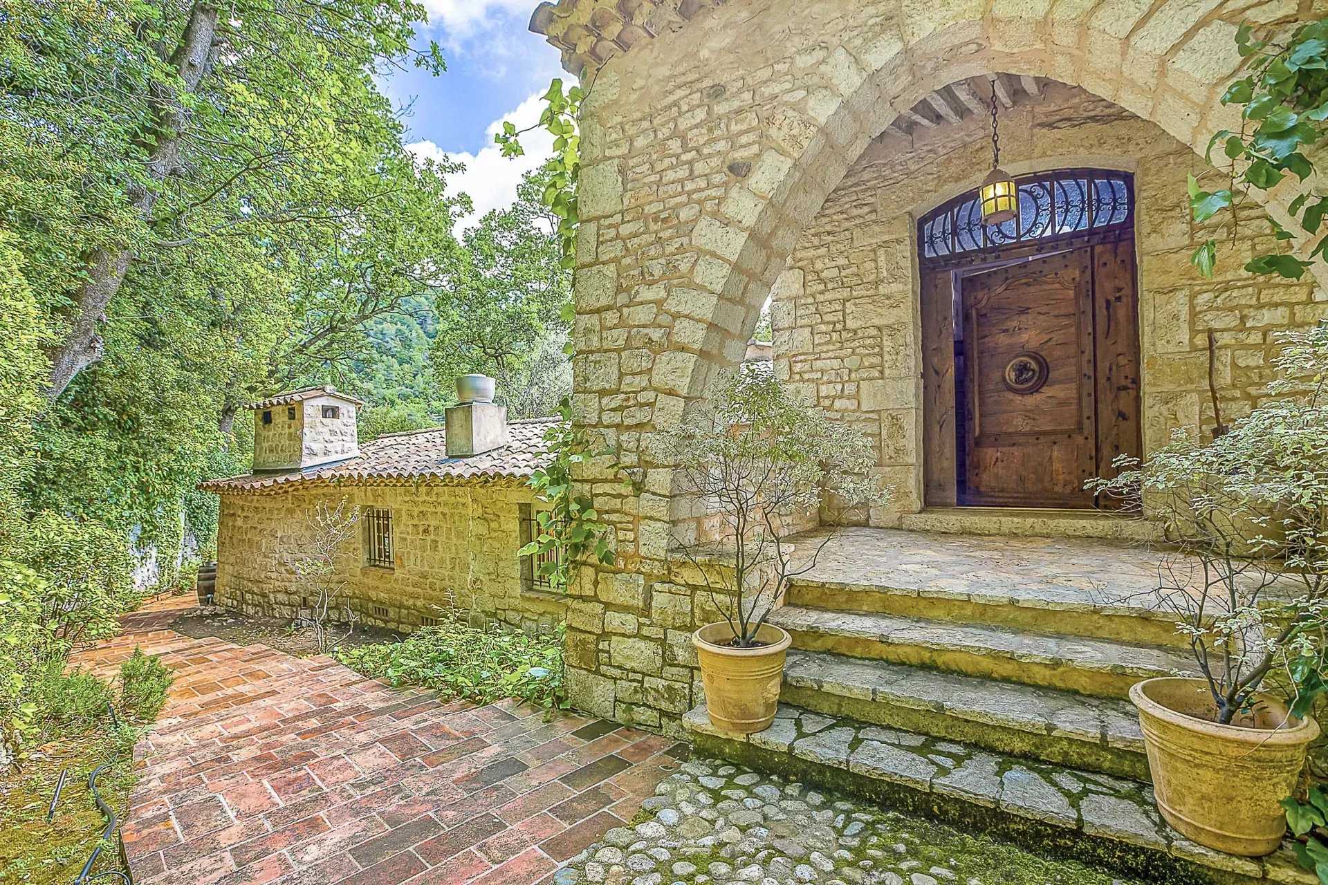 Rumah di Tourrettes-sur-Loup, Provence-Alpes-Cote d'Azur 12003152