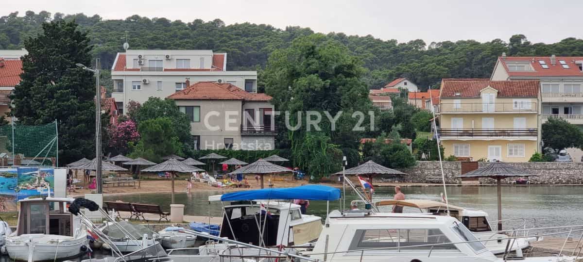 Hus i Tkon, Zadarska županija 12003418