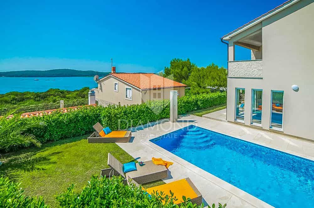 casa en Pomer, Istria County 12003613