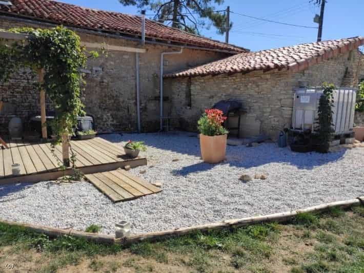 House in Champagne-Mouton, Nouvelle-Aquitaine 12003844