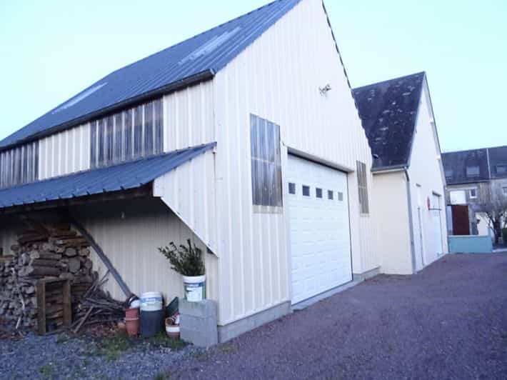 σπίτι σε Saint-Hilaire-du-Harcouet, Νορμανδία 12003891