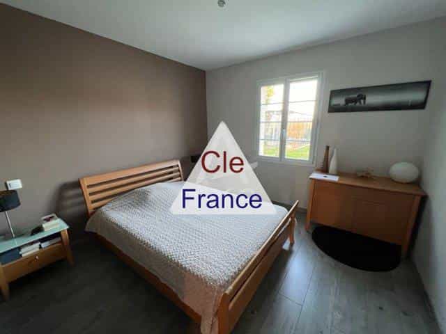 Rumah di Champniers, Nouvelle-Aquitaine 12004157