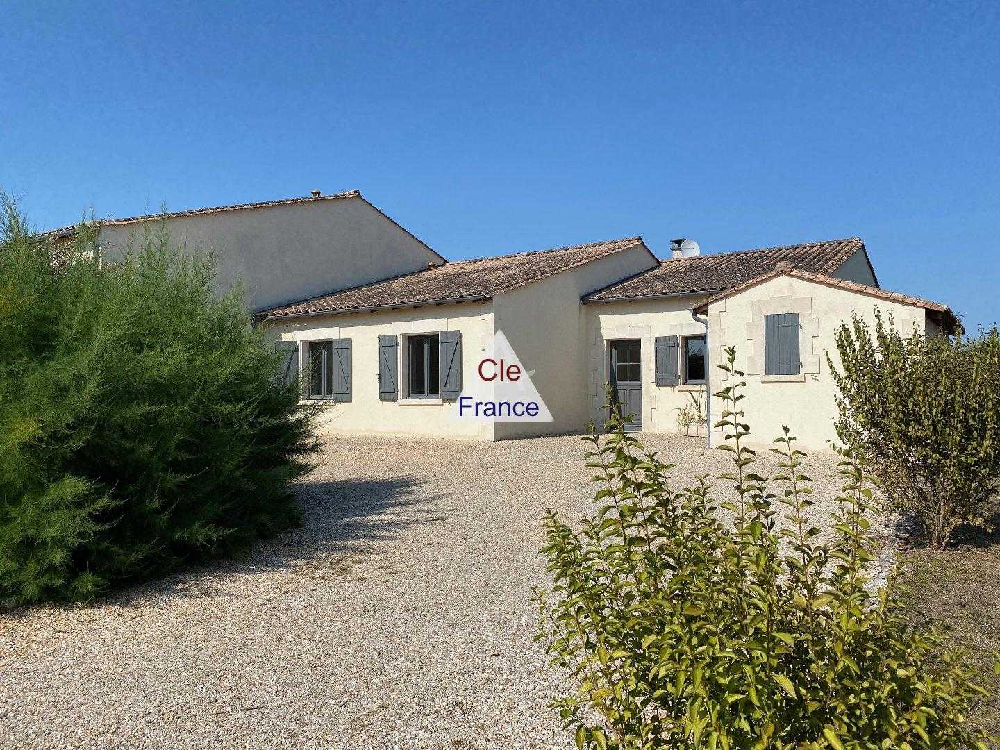 Talo sisään Chalais, Nouvelle-Aquitaine 12004185