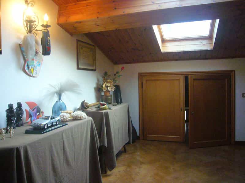 Talo sisään Bagni di Lucca, Tuscany 12004195