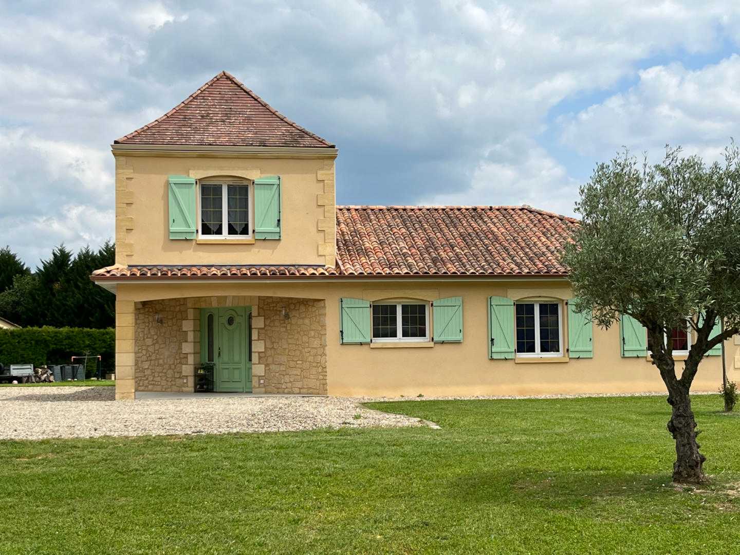 Rumah di Auba, Nouvelle-Aquitaine 12004234