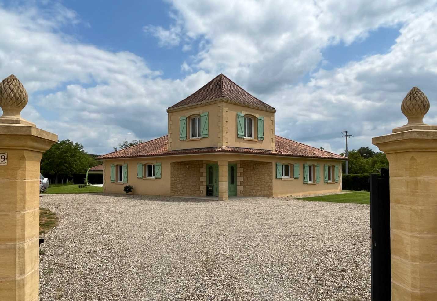 Rumah di Auba, Nouvelle-Aquitaine 12004234