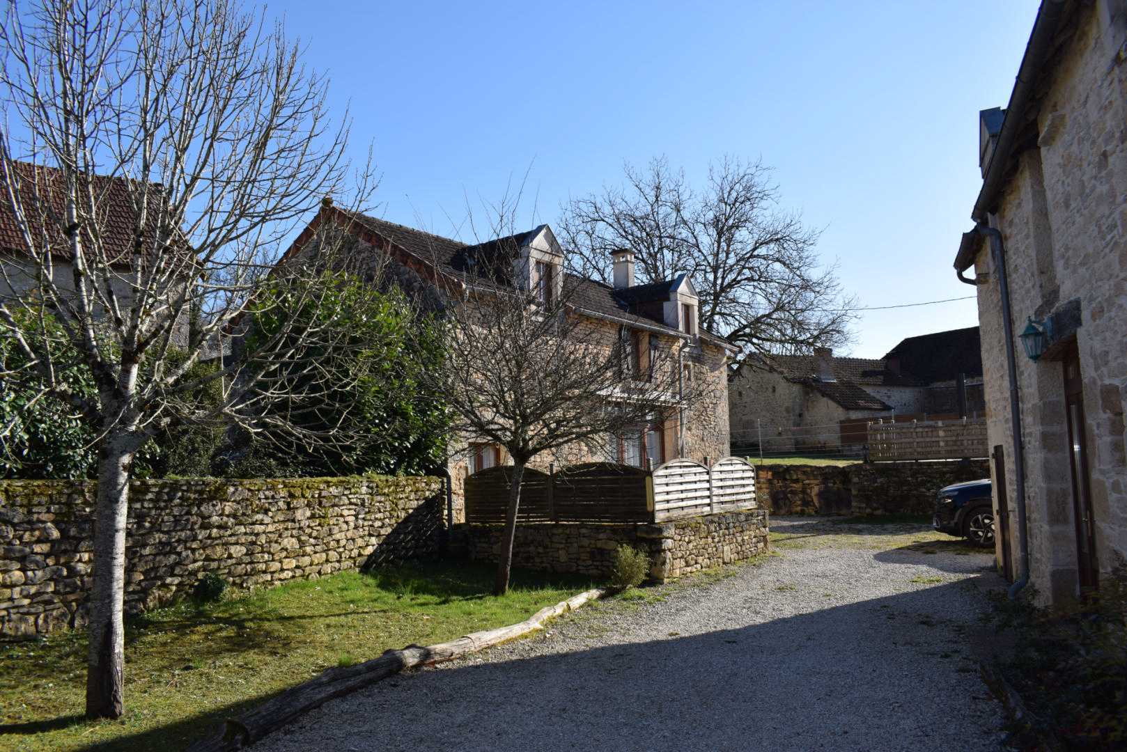 Rumah di Auba, Nouvelle-Aquitaine 12004235