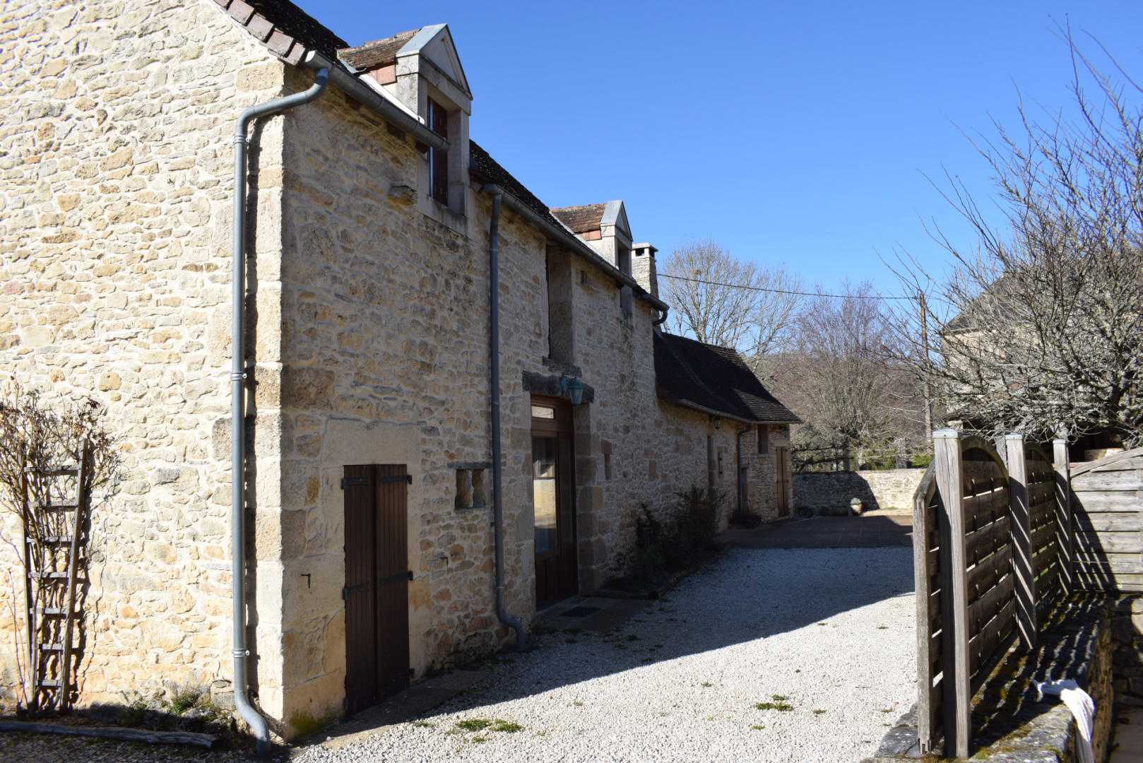 Rumah di Auba, Nouvelle-Aquitaine 12004235