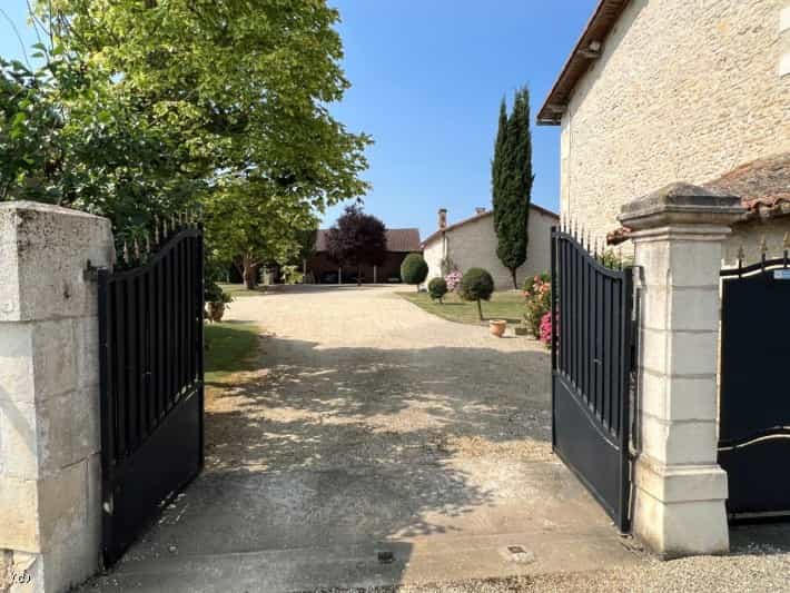σπίτι σε Chaunay, Nouvelle-Aquitaine 12004315
