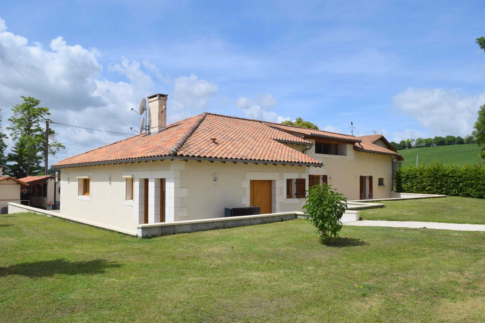 House in Verteillac, Nouvelle-Aquitaine 12004320