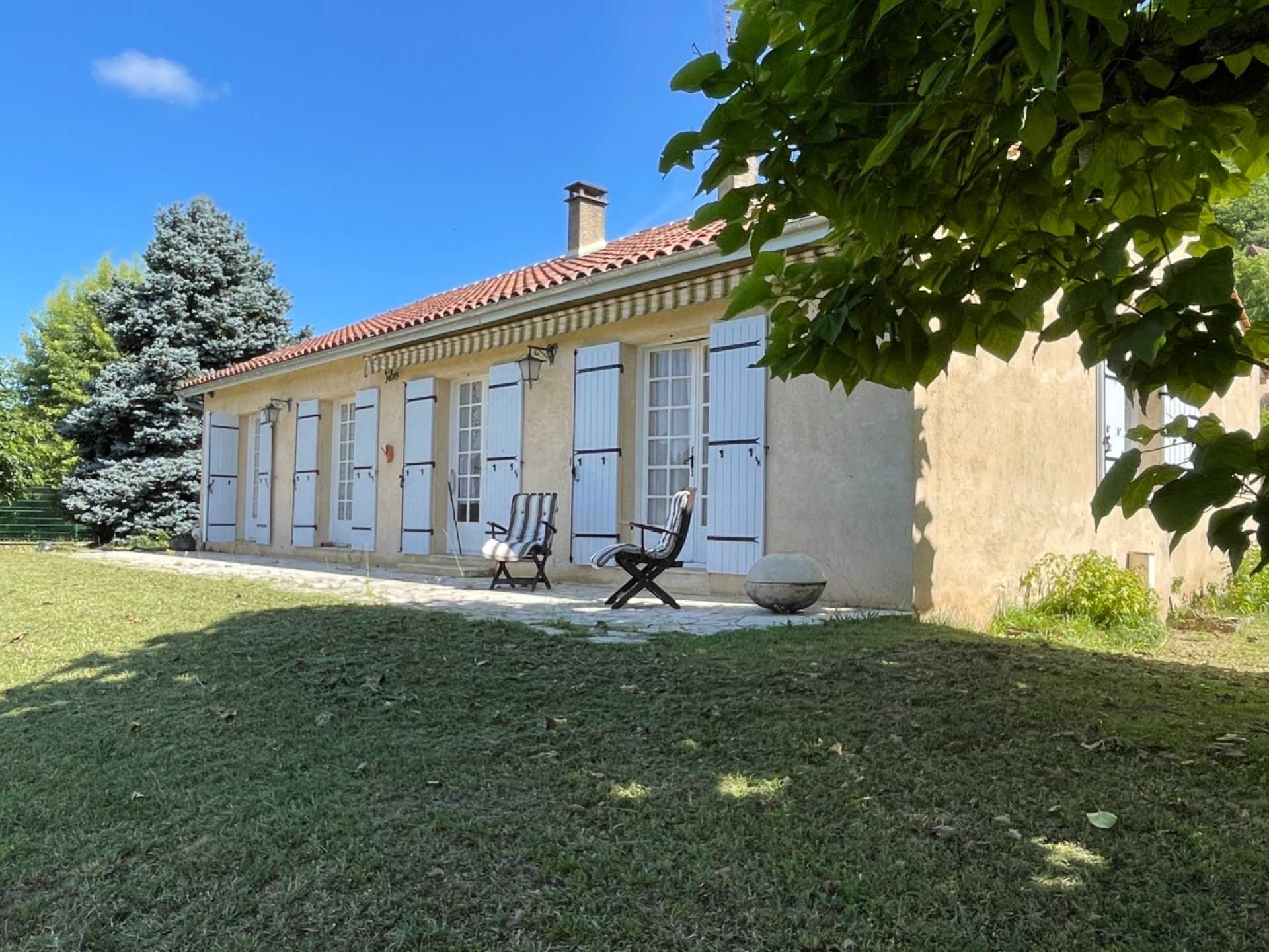 Будинок в Saint-Cyprien, Nouvelle-Aquitaine 12004323