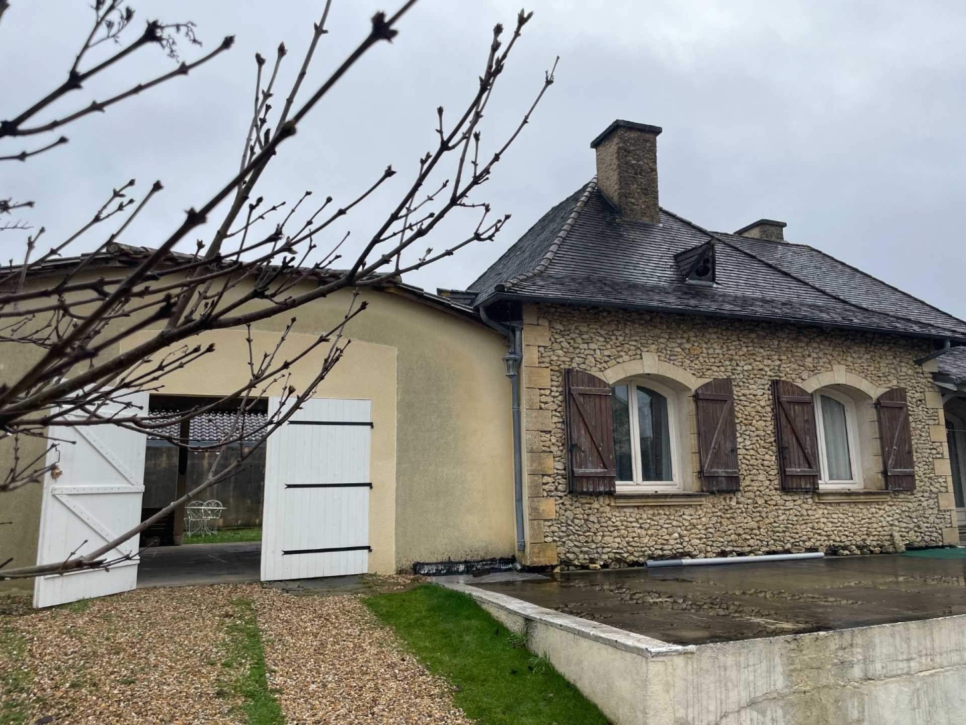 Talo sisään Perigueux, Nouvelle-Aquitaine 12004354