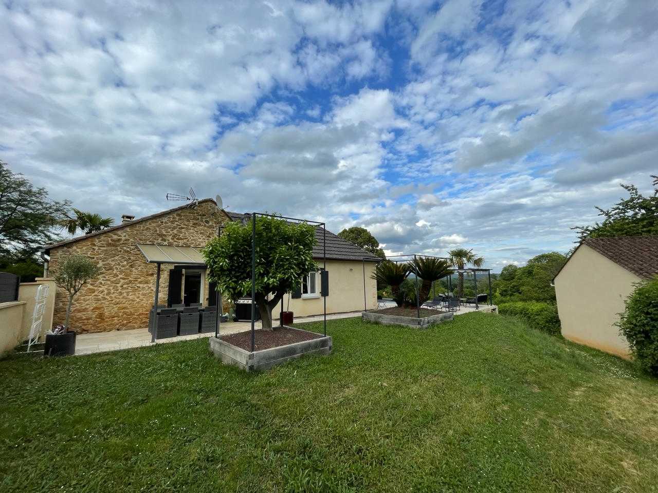 Dom w Sarlat-la-Canéda, Nouvelle-Aquitaine 12004358