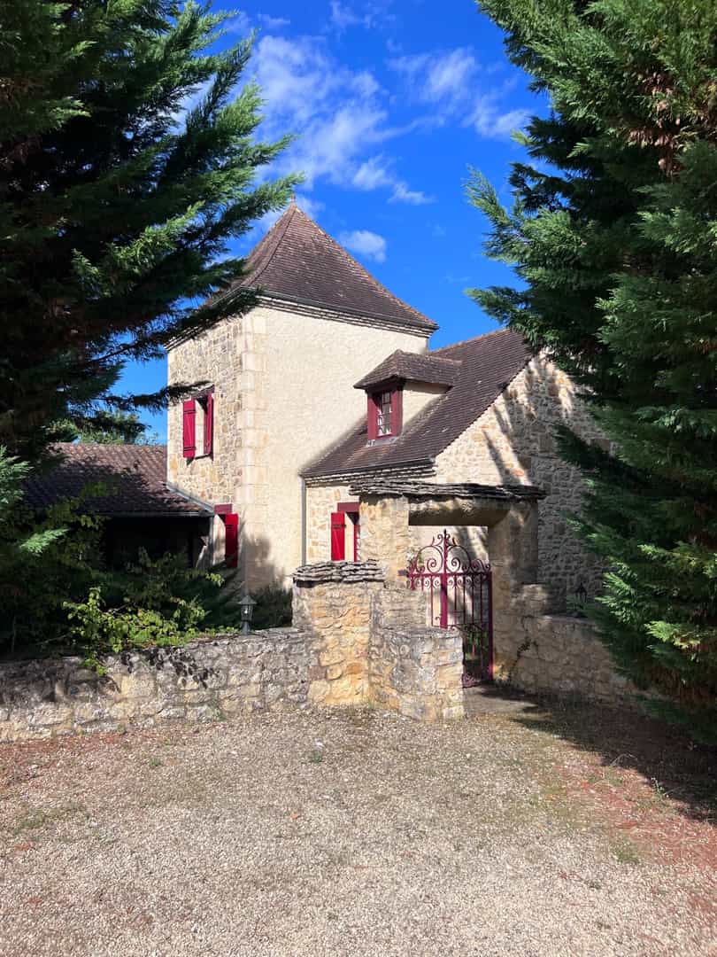 Talo sisään Sarlat-la-Caneda, Nouvelle-Aquitaine 12004382