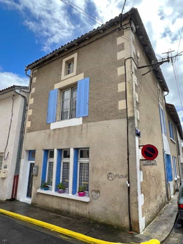 मकान में Civray, Nouvelle-Aquitaine 12004405