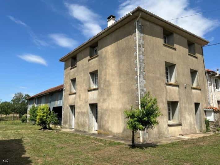 House in Villefagnan, Nouvelle-Aquitaine 12004406