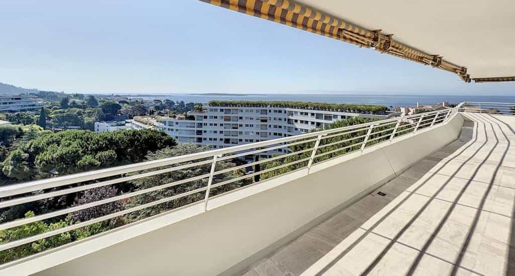 Condominium in Cannes, Provence-Alpes-Cote d'Azur 12004421