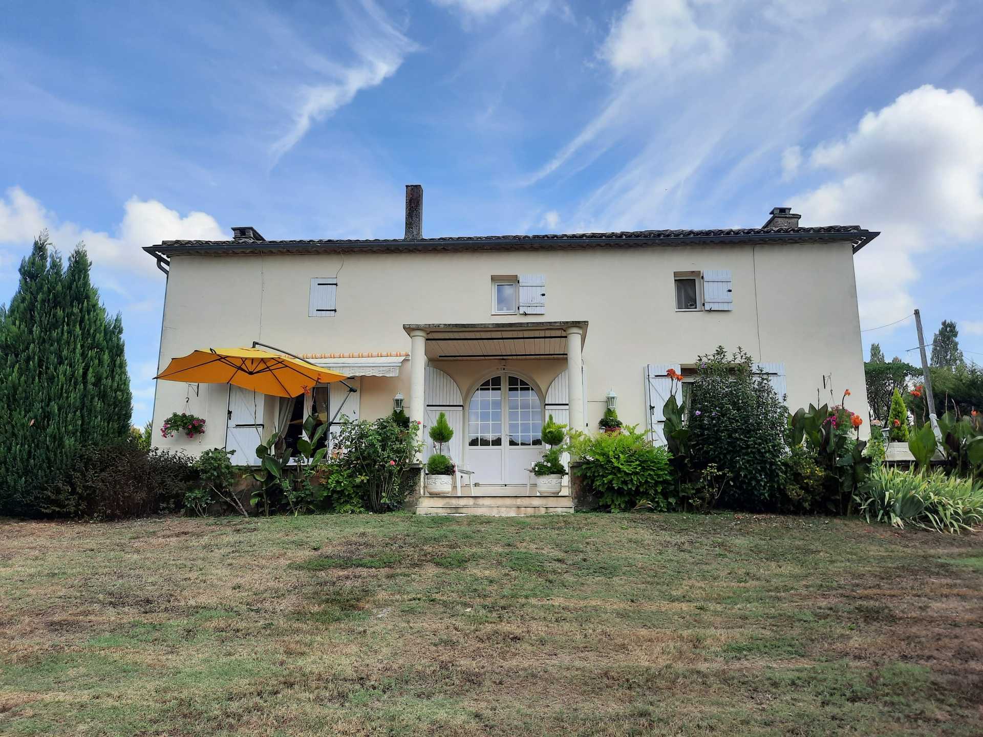 Huis in Caubon-Saint-Sauveur, Nouvelle-Aquitaine 12004443