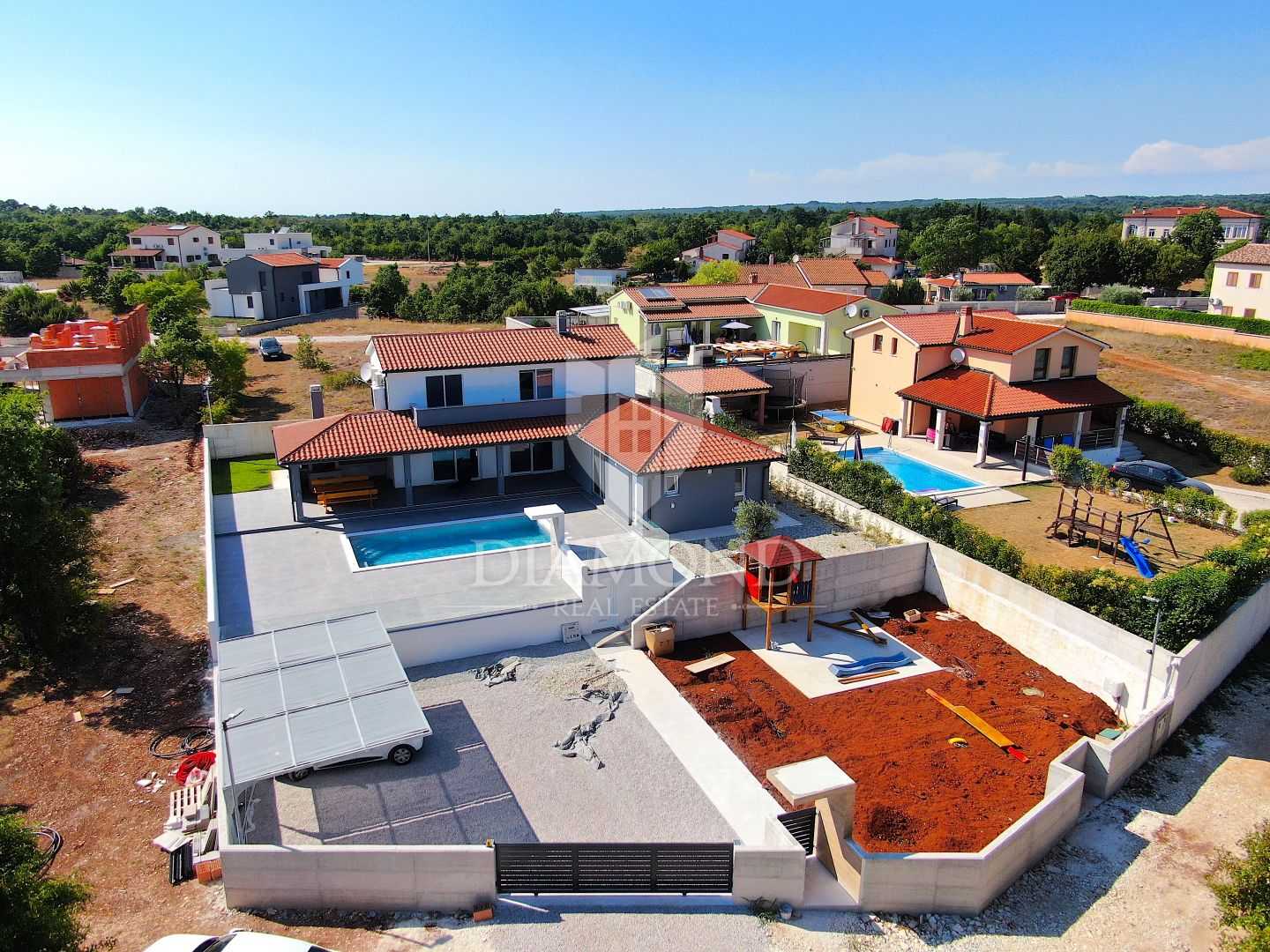 Hus i Svetvinčenat, Istria County 12005688