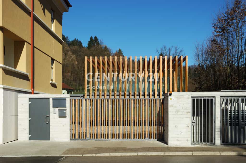 Bureau dans Kozarje, Ljubljana 12006412