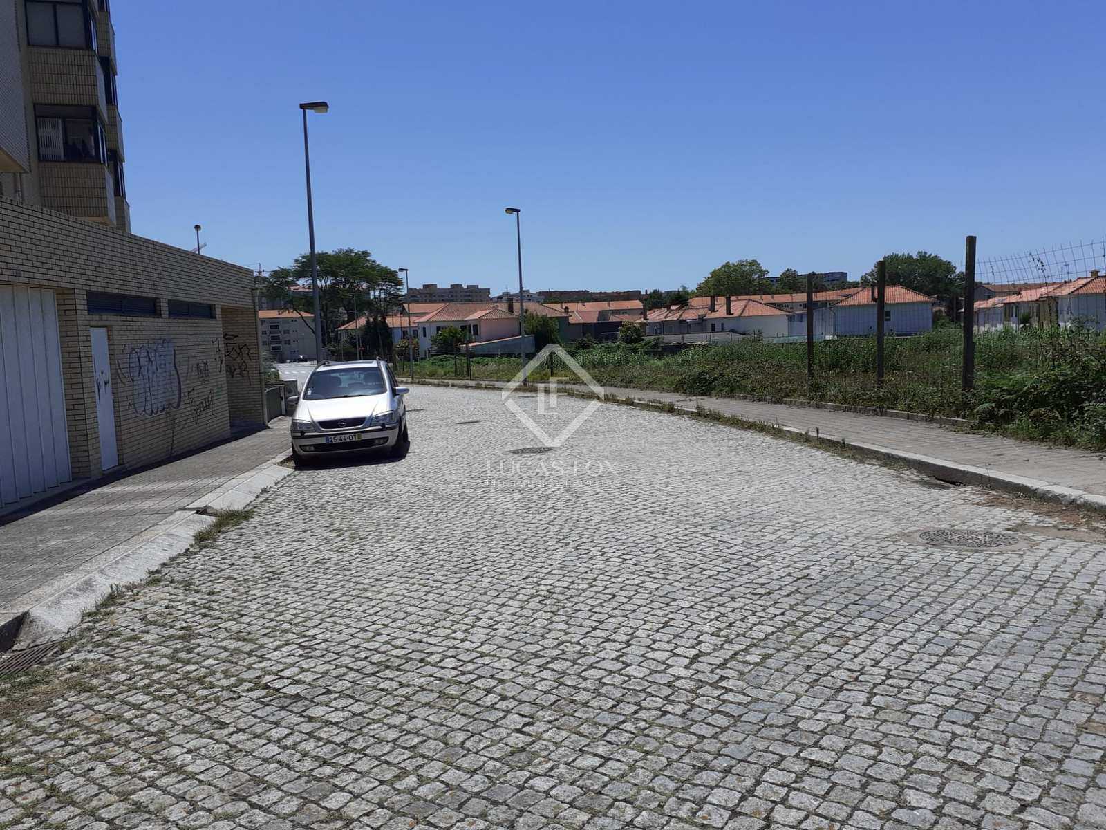 Pejabat dalam Bairro Silva Braga, Porto 12006530