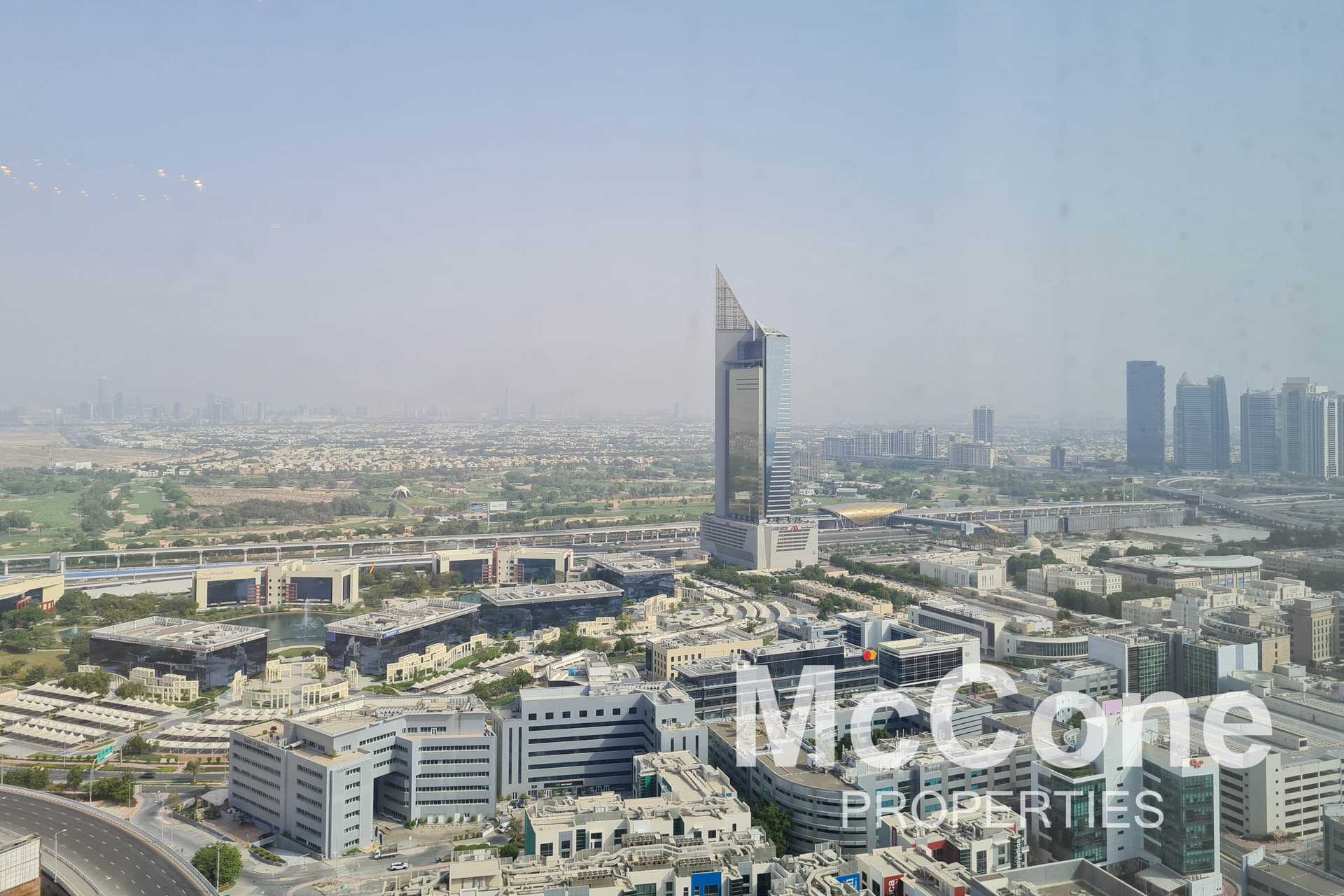 Condominium in Dubai, Dubai 12006545