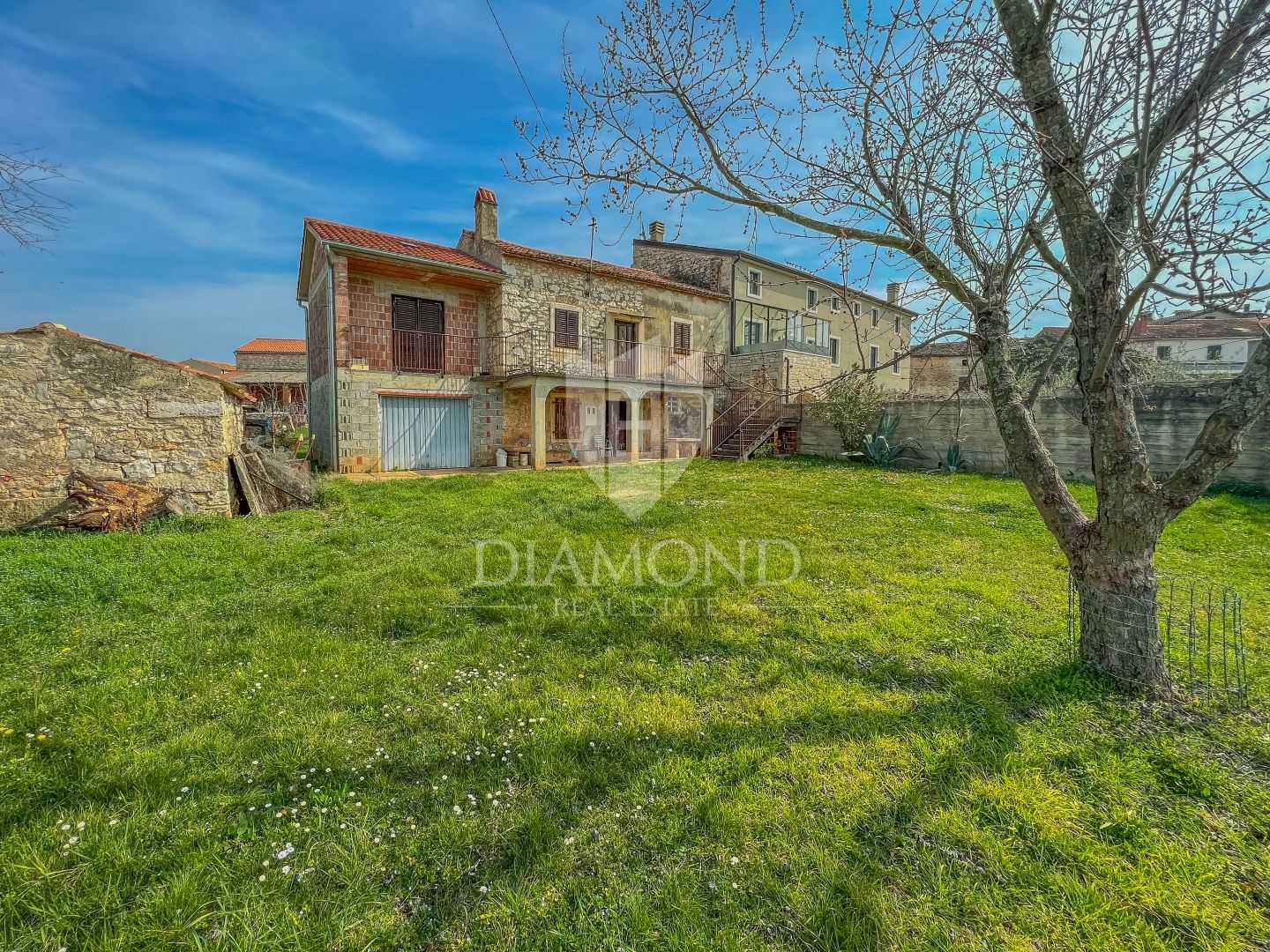 房子 在 Novigrad, Istria County 12006699